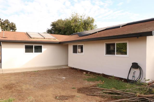 Detail Gallery Image 2 of 26 For 3032 Laurashawn Ln, Escondido,  CA 92026 - 3 Beds | 2 Baths