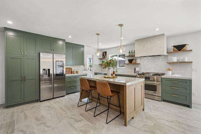 Detail Gallery Image 9 of 42 For 2015 Summit Dr, Escondido,  CA 92025 - 4 Beds | 3/1 Baths