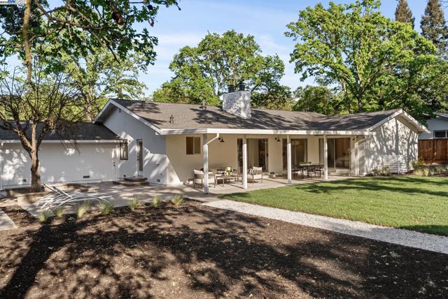 2129 Youngs Ct, Walnut Creek CA: https://media.crmls.org/mediaz/bb440d1a-69ac-42e1-a153-97ab66aeb92c.jpg