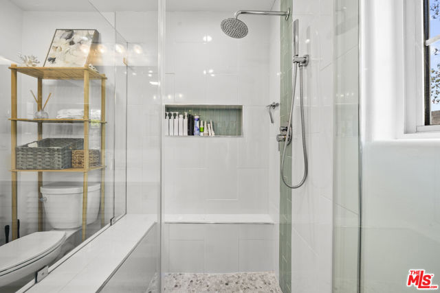 5656 Penfield Avenue, Woodland Hills CA: https://media.crmls.org/mediaz/bb4446c0-a257-4d2e-b19e-510770592703.jpg