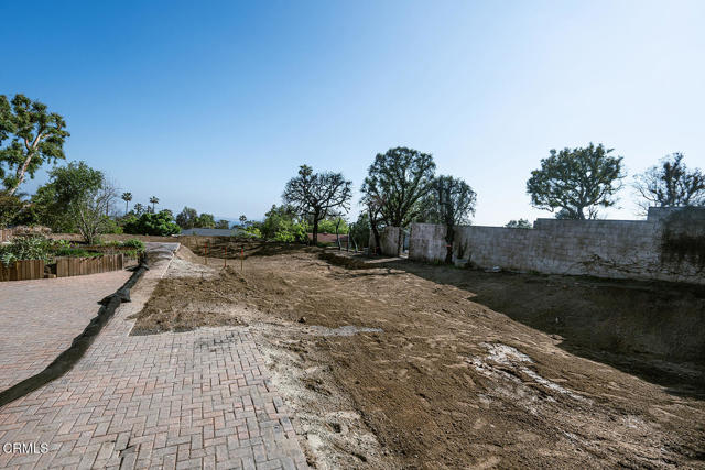 1695 E Loma Alta Drive, Altadena CA: https://media.crmls.org/mediaz/bb444fd1-b900-496d-b2b9-223d114e93e6.jpg