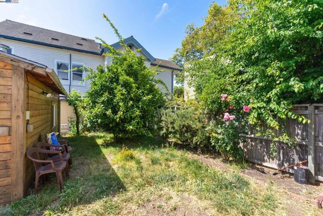 1706 Fairview St, Berkeley CA: https://media.crmls.org/mediaz/bb448964-e68b-45bb-8e4f-68a024702f81.jpg