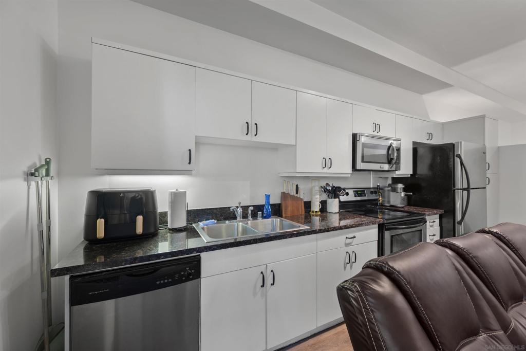 889 Date St. - photo 11