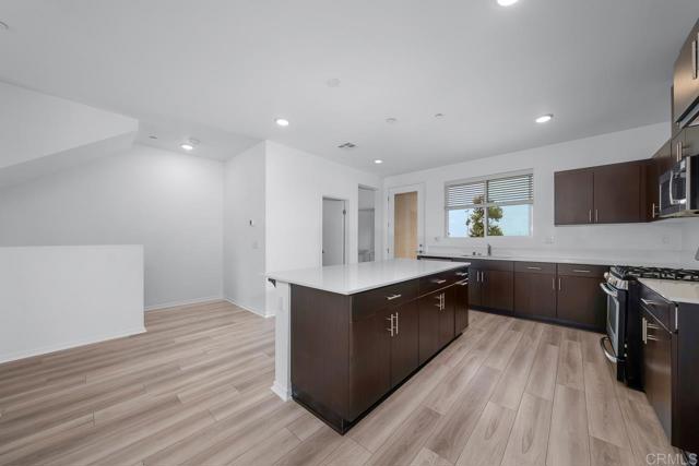 Detail Gallery Image 4 of 49 For 5232 Beachfront Cove St #81,  San Diego,  CA 92154 - 4 Beds | 3/1 Baths