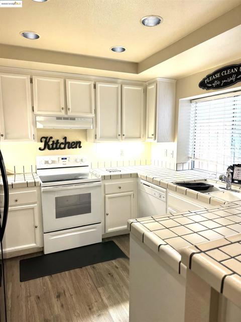 4641 Knollpark Court, Antioch CA: https://media.crmls.org/mediaz/bb450079-1021-46fb-8b11-5b5a0ccdef49.jpg