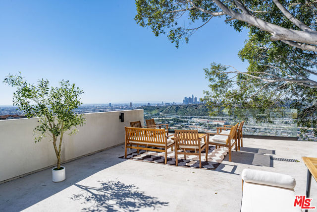 812 W Avenue 37, Los Angeles CA: https://media.crmls.org/mediaz/bb4533e6-27dc-499a-9da8-a9b254fbeece.jpg
