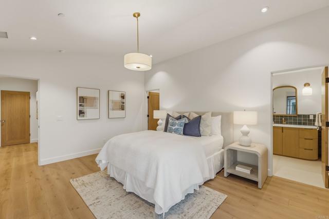 Detail Gallery Image 51 of 72 For 8341 La Jolla Scenic Dr, La Jolla,  CA 92037 - 5 Beds | 5/1 Baths