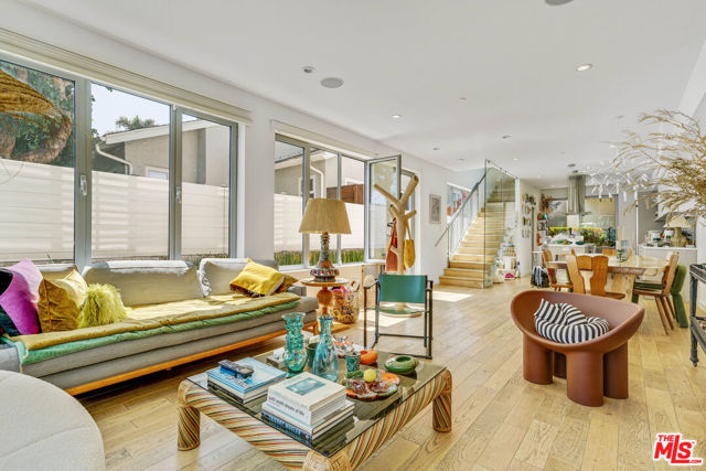 809 Brooks Avenue, Venice CA: https://media.crmls.org/mediaz/bb458d2a-c215-4fa2-971e-4ef17c87abfc.jpg