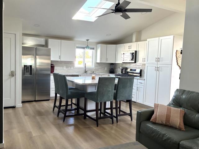 Detail Gallery Image 2 of 20 For 4660 N River Rd #136,  Oceanside,  CA 92057 - 3 Beds | 3 Baths