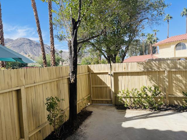 72725 Jack Kramer Lane, Palm Desert CA: https://media.crmls.org/mediaz/bb4667f0-08a4-407c-b9d7-e34cbf954083.jpg