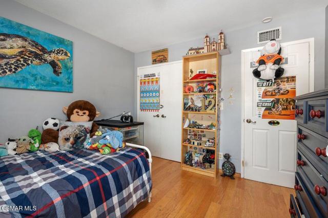 1076 Calle Contento, Thousand Oaks CA: https://media.crmls.org/mediaz/bb4668c1-949b-40f8-aa6b-b42b05b6ab50.jpg