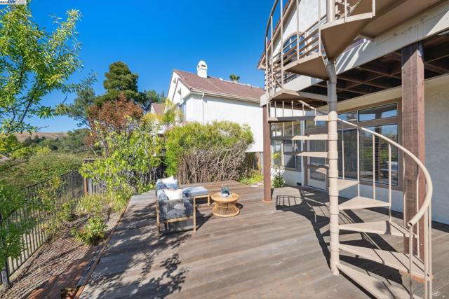 447 Donner Way, San Ramon CA: https://media.crmls.org/mediaz/bb474a24-eb6b-4fd7-ad43-19f98615286b.jpg