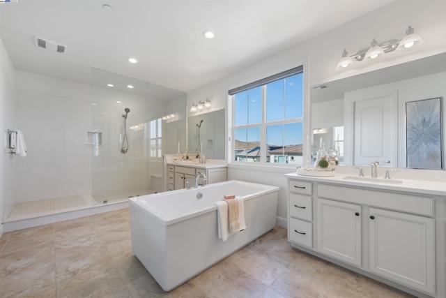 7152 Aubrey Way, Dublin CA: https://media.crmls.org/mediaz/bb47824d-e7ac-4e30-bf38-be13c2f9ffd9.jpg