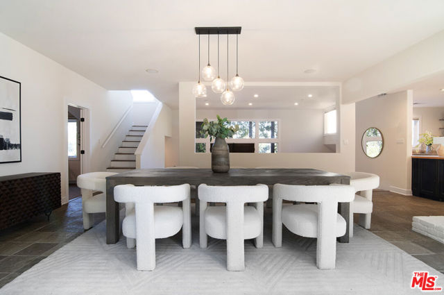 3908 Fairway Avenue, Studio City CA: https://media.crmls.org/mediaz/bb487a72-12da-4c19-9c00-5ea096ac08d5.jpg