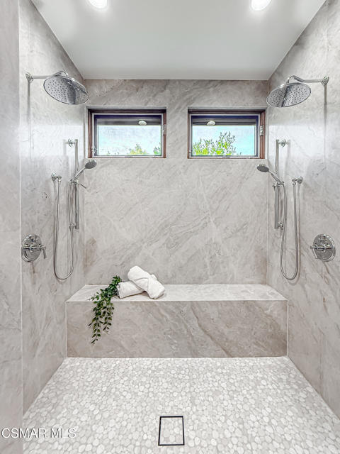 25877 Shady Oak Lane, Valencia CA: https://media.crmls.org/mediaz/bb488a95-ea4a-4066-8d73-9ca83e63ba68.jpg