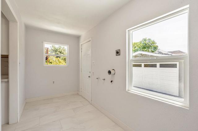1081 65th Street, Emeryville CA: https://media.crmls.org/mediaz/bb48a8f9-96d7-440a-905d-a50a2058900c.jpg