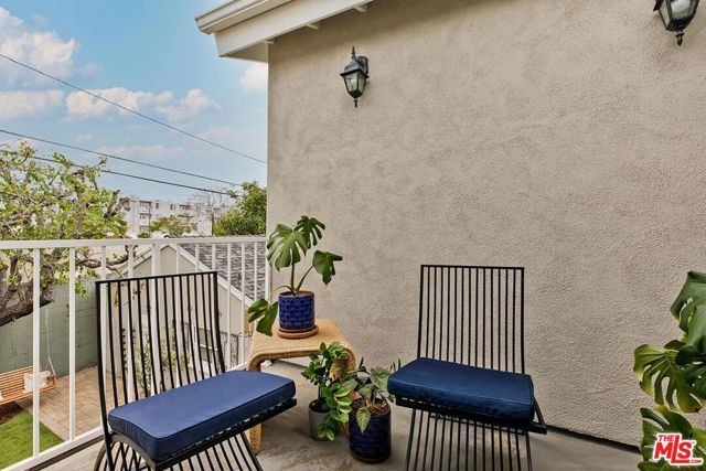 11205 Huntley Place, Culver City CA: https://media.crmls.org/mediaz/bb48b841-ed4b-4e98-9e41-dfff72c33f87.jpg