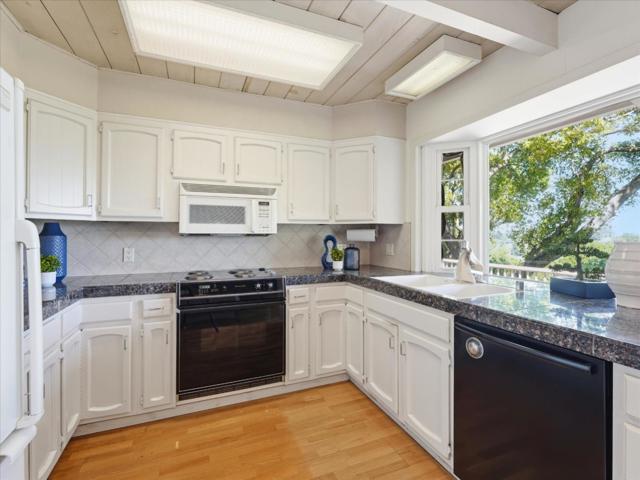 624 Oakridge Drive, Los Altos CA: https://media.crmls.org/mediaz/bb48eb45-cd07-48df-934d-f3ef48edde3a.jpg