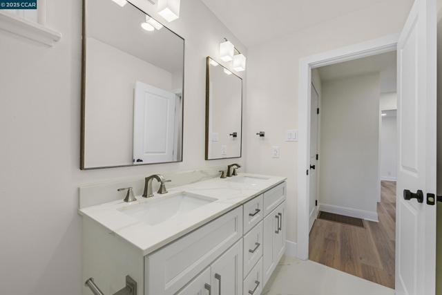 2043 Gill Port Ln, Walnut Creek CA: https://media.crmls.org/mediaz/bb4980f2-044e-482d-8b24-30b4806c1614.jpg