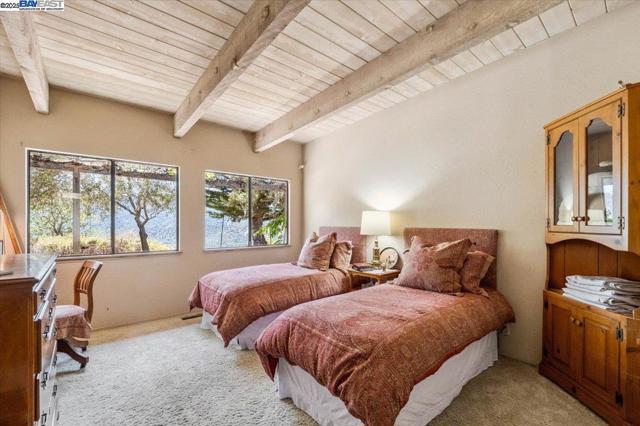 15335 Via Los Tulares, Carmel Valley CA: https://media.crmls.org/mediaz/bb498f56-0015-4298-92fc-511339f00196.jpg
