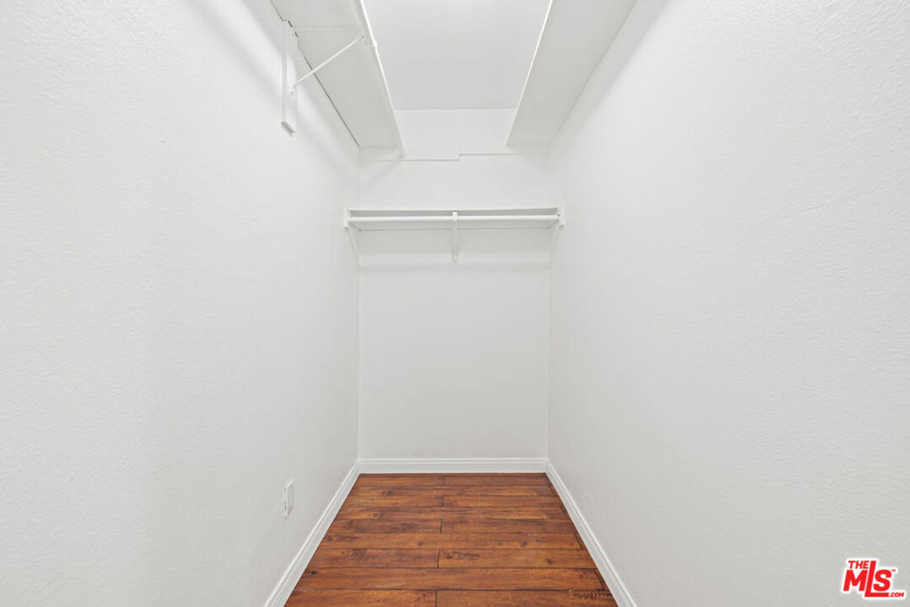 https://media.crmls.org/mediaz/bb4a31ce-e22c-4365-ae56-08eb1c5d6eb2.jpg?preset=X-Large