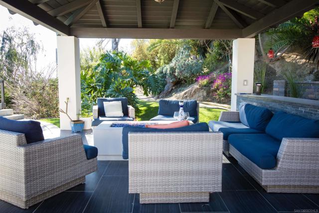 455 Glencrest Dr, Solana Beach CA: https://media.crmls.org/mediaz/bb4b2401-2843-41ae-92a0-7f5cb7081ccb.jpg