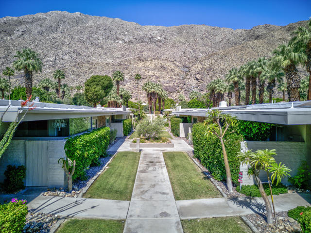 555 W Baristo Road, Palm Springs CA: https://media.crmls.org/mediaz/bb4b6eb6-729e-4131-aaa7-a10d9e1b72f0.jpg