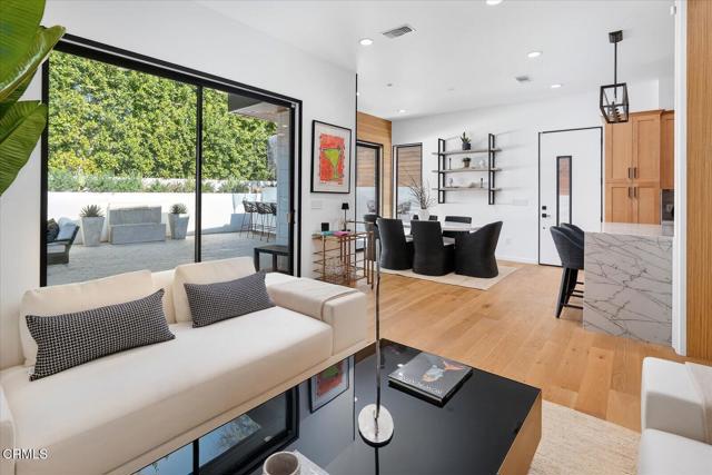 Detail Gallery Image 19 of 73 For 10747 Valleyheart Dr, Studio City,  CA 91604 - 4 Beds | 3 Baths