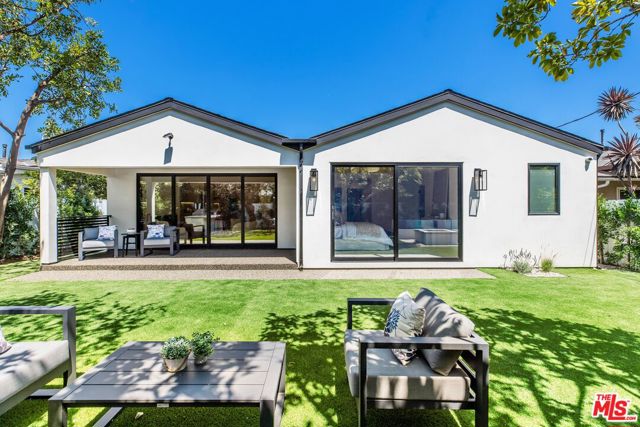 5305 Allott Avenue, Sherman Oaks CA: https://media.crmls.org/mediaz/bb4c777a-bef9-4923-a45e-1767271b2716.jpg