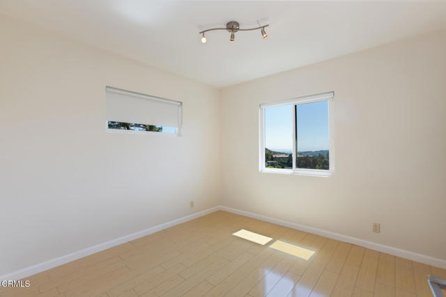 Detail Gallery Image 27 of 40 For 1932 Hilldale Dr, La Canada Flintridge,  CA 91011 - 4 Beds | 2/1 Baths