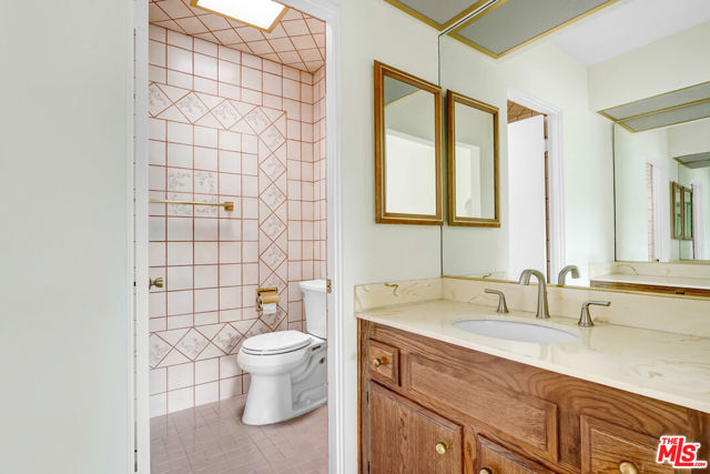 6232 Nita Avenue, Woodland Hills CA: https://media.crmls.org/mediaz/bb4db76e-c027-42cc-8fc8-4bee9be2bbad.jpg