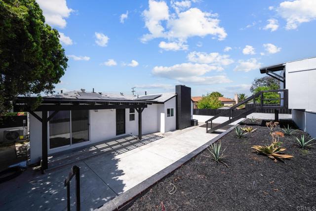 2333 Ridge View Drive, San Diego CA: https://media.crmls.org/mediaz/bb4e1317-f4da-4789-89a0-19da71f74e7d.jpg