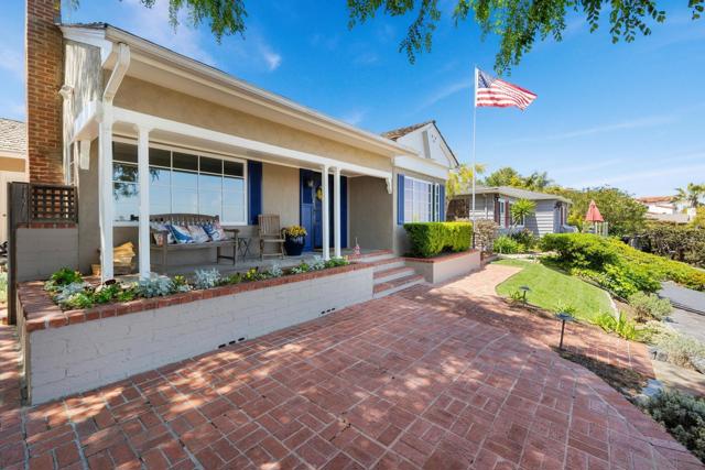 3733 La Cresta Dr, San Diego CA: https://media.crmls.org/mediaz/bb4ef2a7-4553-43f7-82ea-4b147c8a4c18.jpg