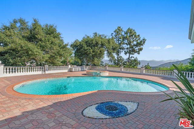 3200 Oakley Drive, Los Angeles CA: https://media.crmls.org/mediaz/bb4f5282-81ad-4c50-8bcd-7f4d2b6ecd44.jpg