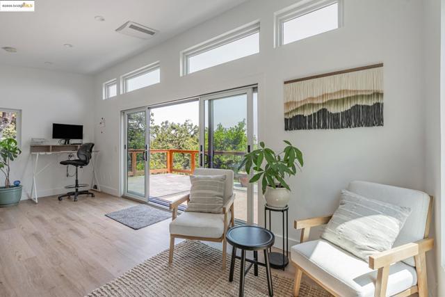 3336 Oak Ct, Lafayette CA: https://media.crmls.org/mediaz/bb500bd9-c4b6-4e7c-b5a9-0aae31676f40.jpg