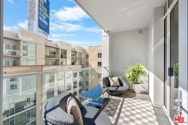 6250 Hollywood Boulevard, Los Angeles CA: https://media.crmls.org/mediaz/bb502d99-f5b2-476c-a398-6ff7a9587535.jpg