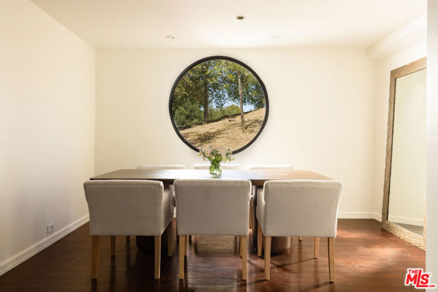 25620 Nebo Dr, Calabasas CA: https://media.crmls.org/mediaz/bb503e36-458e-4d38-b9df-dcfffc3f510d.jpg