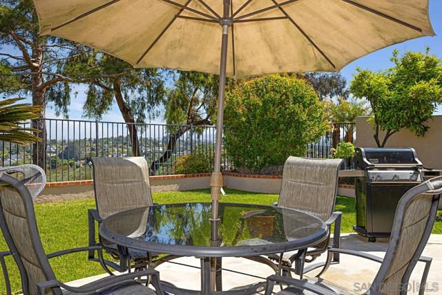 3708 Southridge, Oceanside CA: https://media.crmls.org/mediaz/bb50cf48-4fff-4449-9eff-fd8be652ac87.jpg