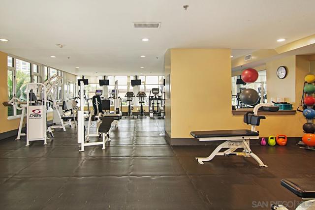 700 W Harbor Dr, San Diego CA: https://media.crmls.org/mediaz/bb50deaa-d71c-417f-a7d5-54750b426262.jpg