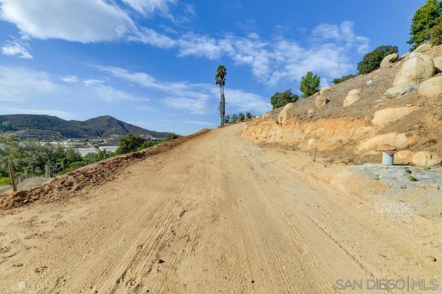 496 Camino Calafia, San Marcos CA: https://media.crmls.org/mediaz/bb5107b9-d531-4757-81d2-ab47734d7dd4.jpg