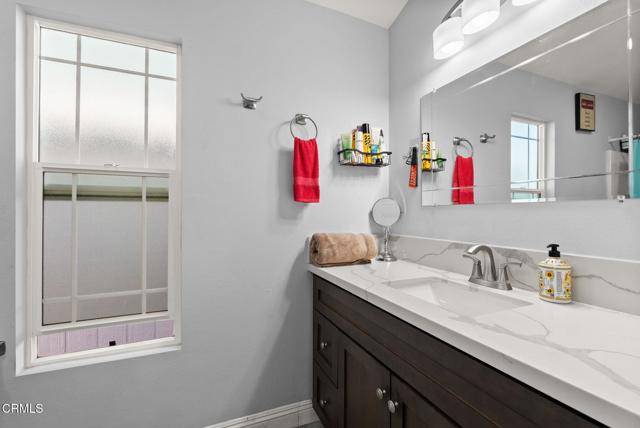 1550 Rory Lane, Simi Valley CA: https://media.crmls.org/mediaz/bb514067-5458-466c-b1b5-8d5eadfbb371.jpg