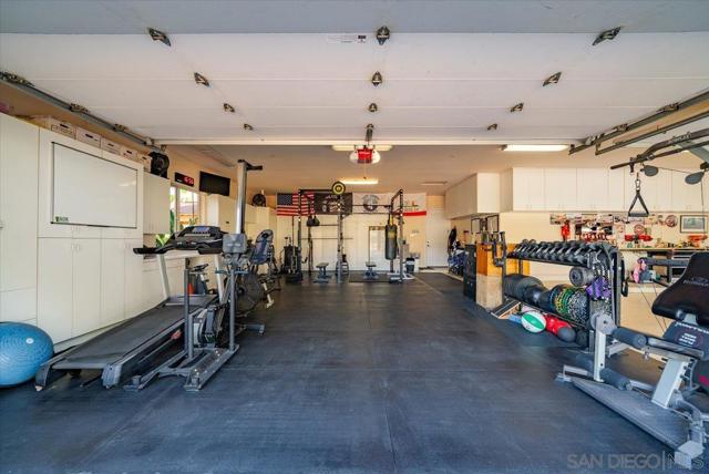 15397 Rock Creek Ln, El Cajon CA: https://media.crmls.org/mediaz/bb51abd2-0162-4097-a9dc-7805e05d06ae.jpg