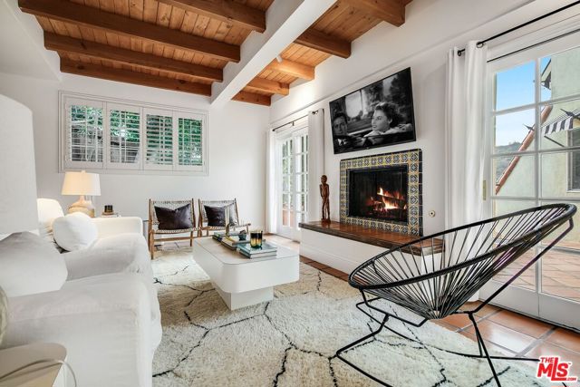 2880 Searidge Street, Malibu CA: https://media.crmls.org/mediaz/bb5274ed-c9b0-4bd8-ac45-deaba149cfc7.jpg