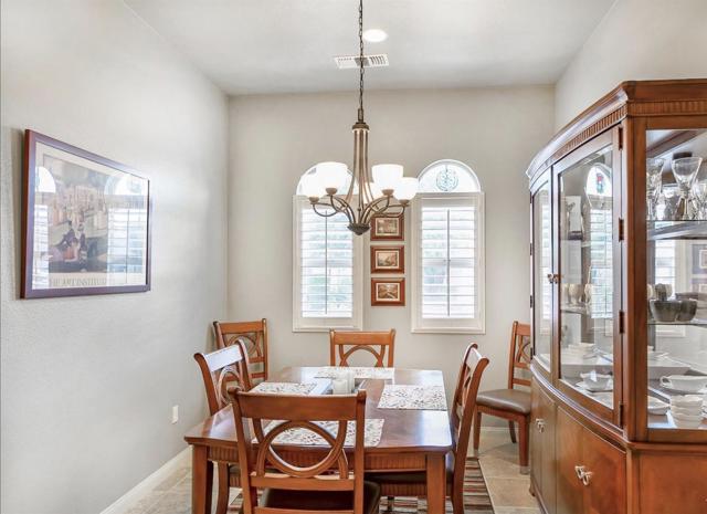 81690 Avenida Alturas, Indio CA: https://media.crmls.org/mediaz/bb52bbbc-2caf-4c43-8258-84b86f6da8c2.jpg