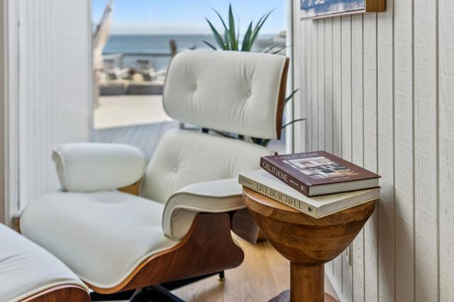 9 Rockview Drive, Santa Cruz CA: https://media.crmls.org/mediaz/bb533368-78ec-4596-beff-9e98644bd75b.jpg