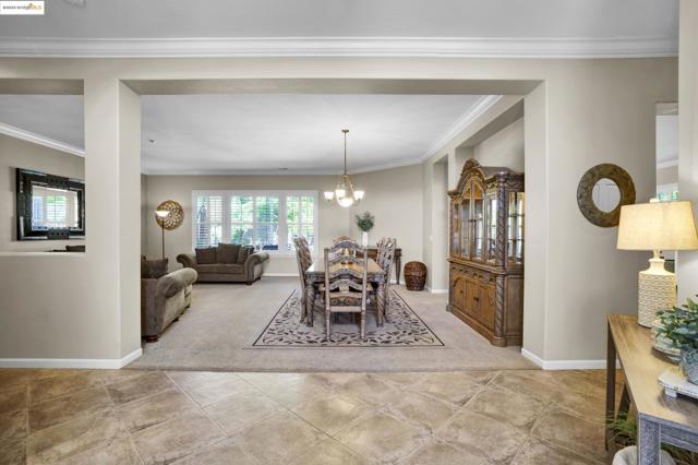 1117 Teal Ct, Brentwood CA: https://media.crmls.org/mediaz/bb53f8a9-99b9-41dc-94c3-4132e65cad43.jpg