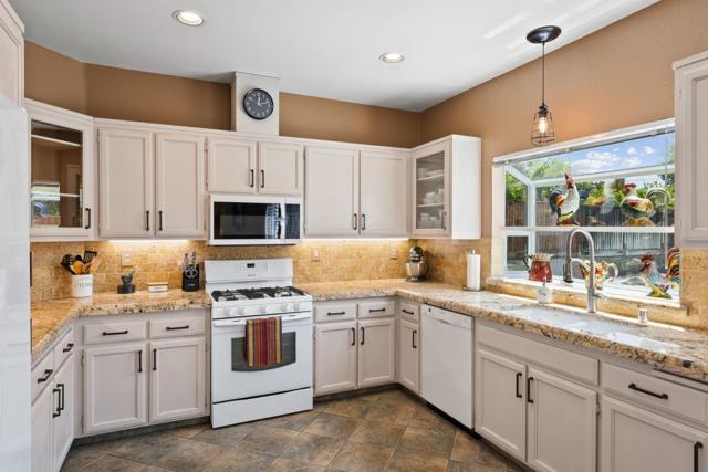1660 Mimosa Street, Hollister CA: https://media.crmls.org/mediaz/bb53fb5c-6485-47d9-8333-545ae3678d11.jpg