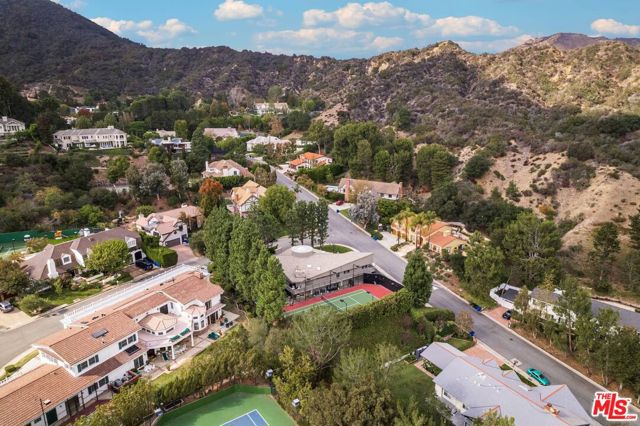 17765 Camino De Yatasto, Pacific Palisades CA: https://media.crmls.org/mediaz/bb544b52-0575-44f2-ac88-47c36ec24c6b.jpg
