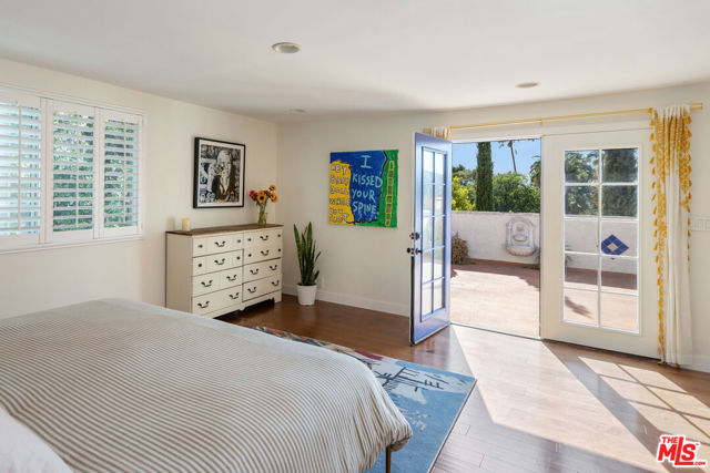 9732 Rotta Avenue, Sunland CA: https://media.crmls.org/mediaz/bb546777-859f-403f-a910-77e2c0c73307.jpg