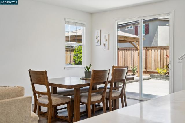 5013 Shefford Ct, Vacaville CA: https://media.crmls.org/mediaz/bb547bfb-dcc2-4db6-8b46-9d26ca27d380.jpg